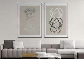 Line-Art einer Frau mit Blumen