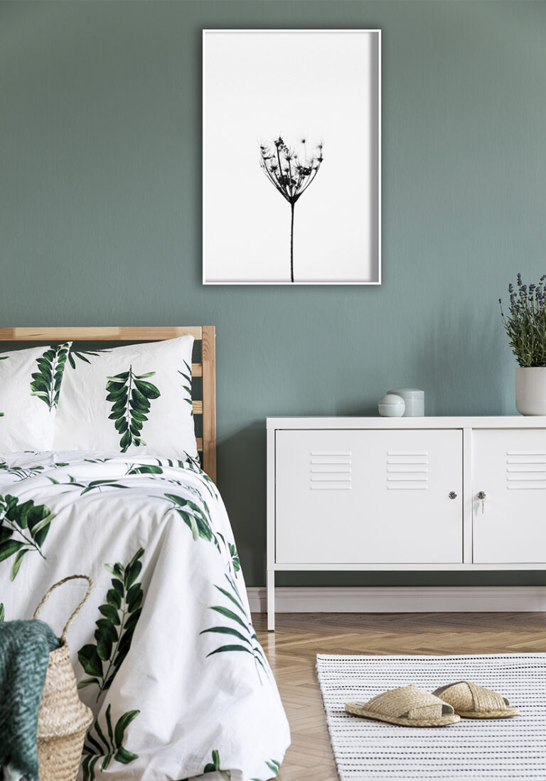 Minimalistische Wildblume in Schwarz-Weiß.
