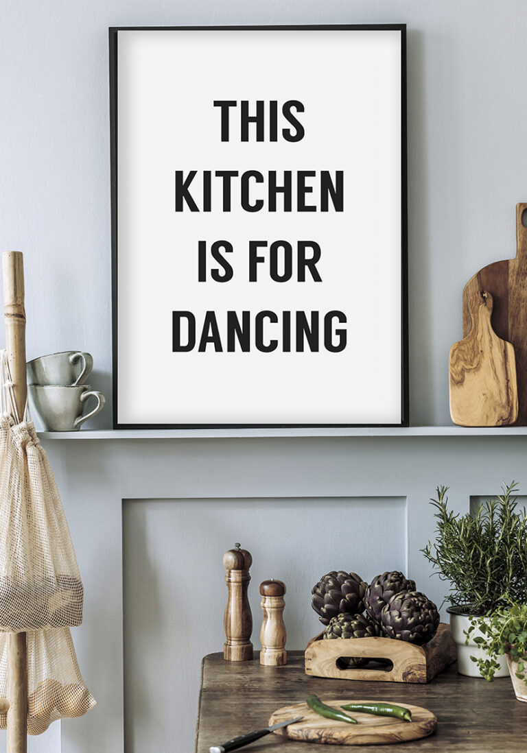 Minimalistische Typografie-Deko für die Küche