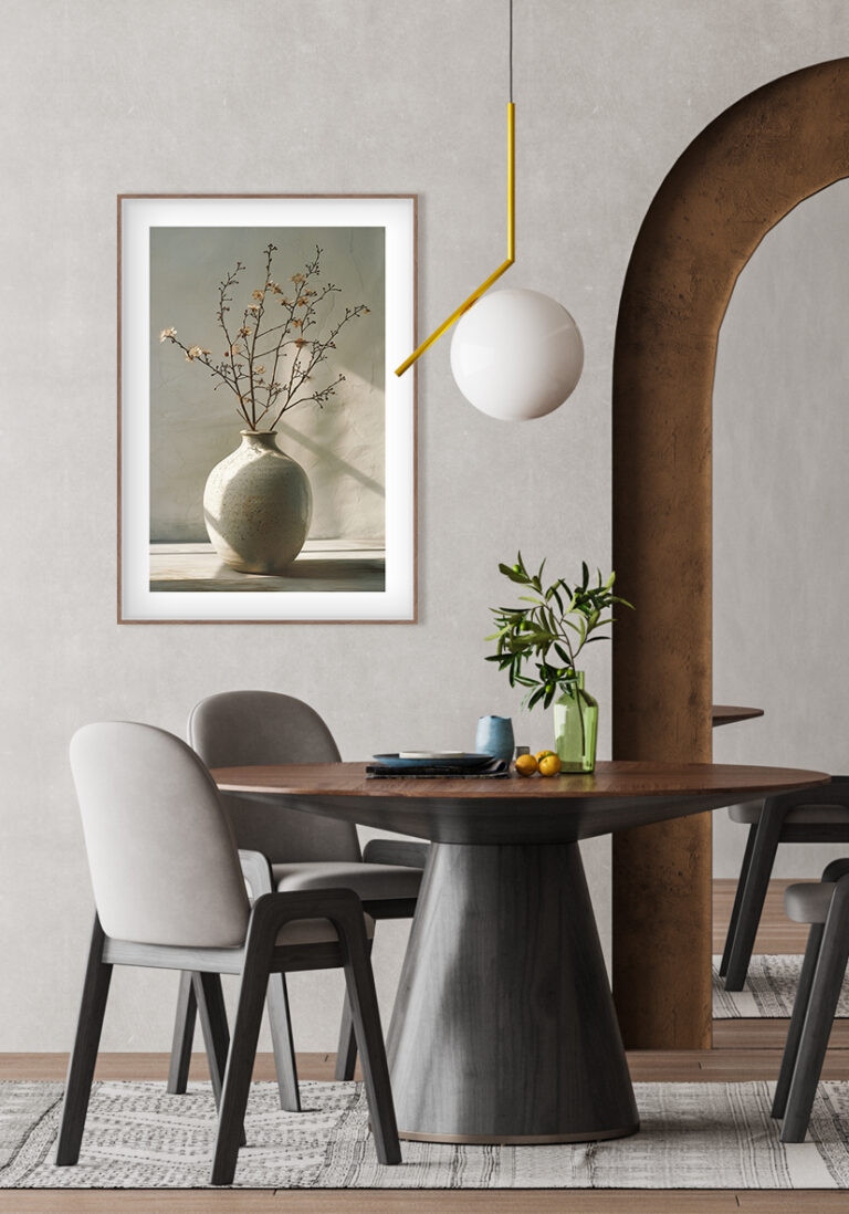 Minimalistische Vase mit Blumenarrangement