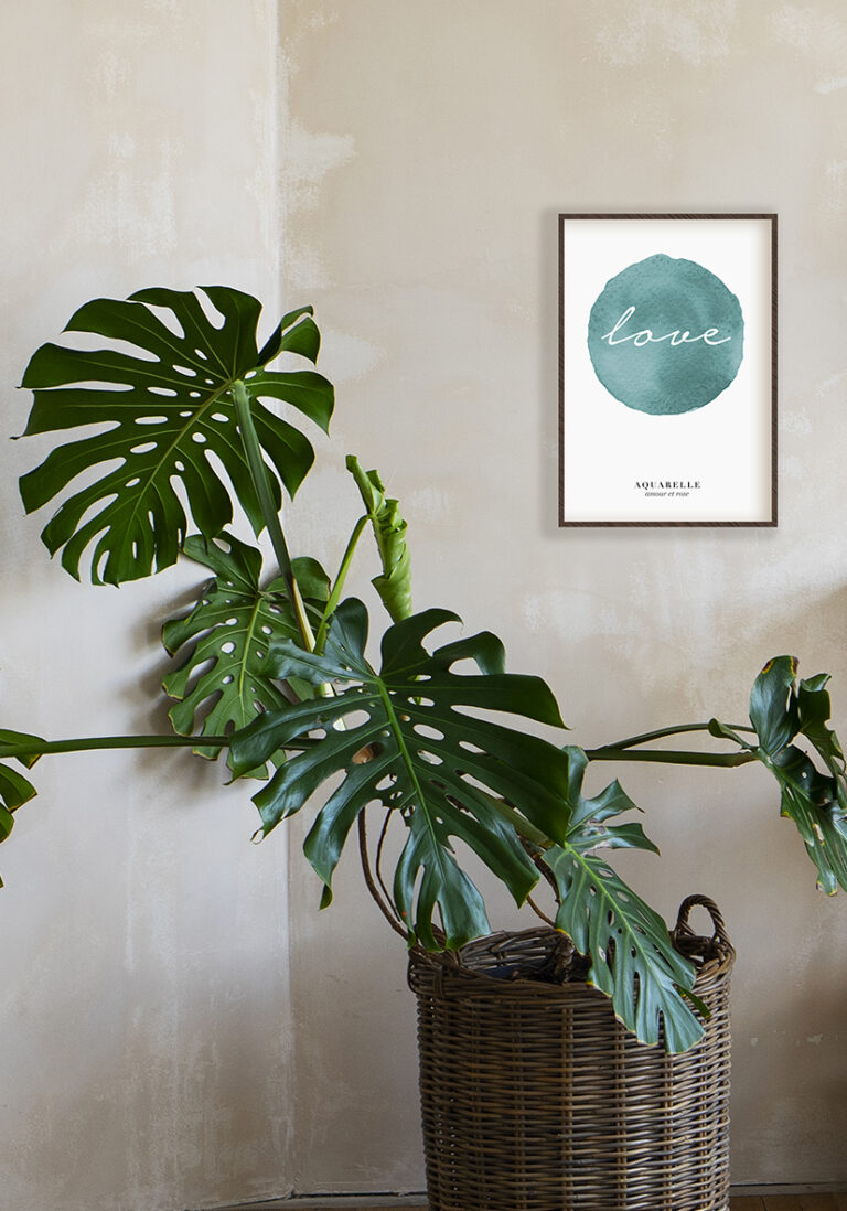 Minimalistisches Aquarell mit dem Wort „Love“