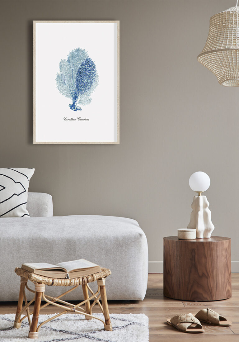 Illustration einer blauen Koralle auf weißem Grund