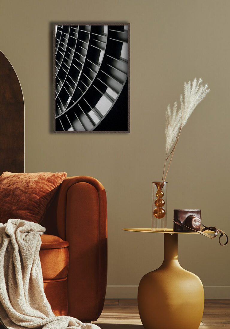 Abstraktes Regal in geschwungenem Design