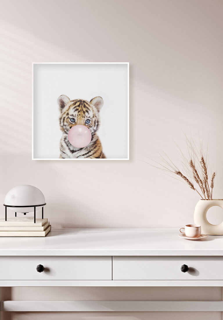 Niedliches Tigerjunges mit Kaugummiblase