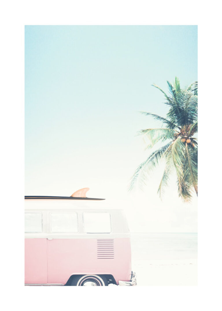 Vintage-Van an einem tropischen Strand