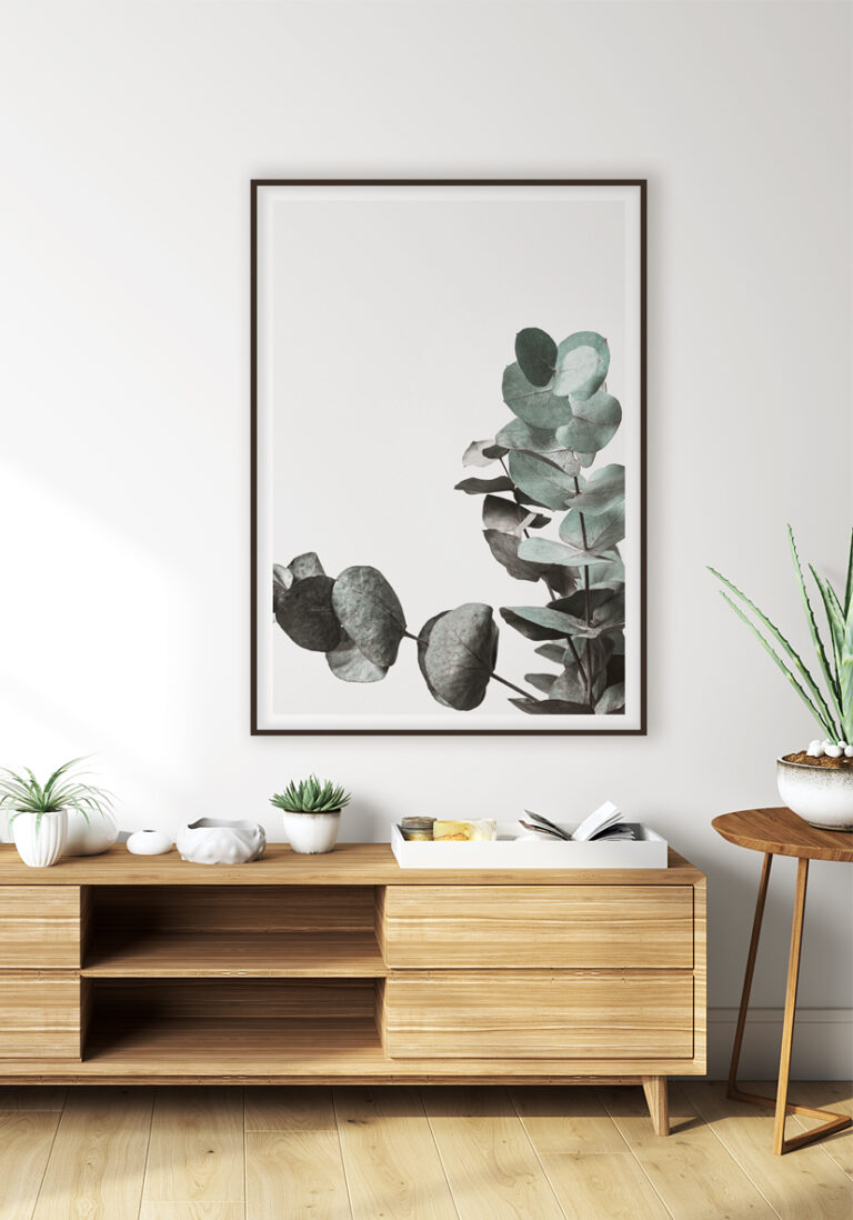 Minimalistische Eukalyptusblätter auf Weiß