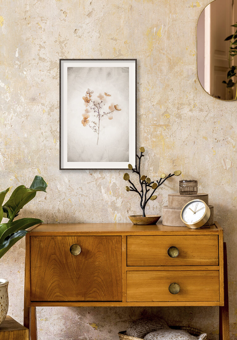 Zartes florales Motiv auf weißem Grund