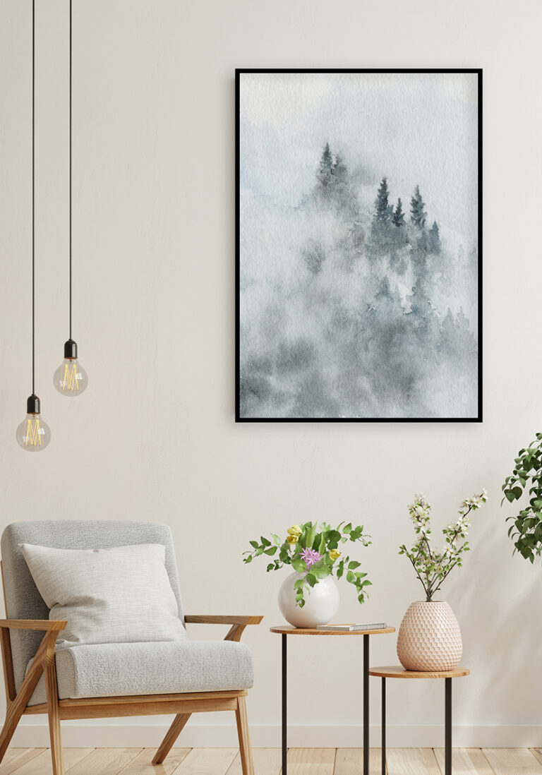 Nebliger, stiller Wald in Aquarell