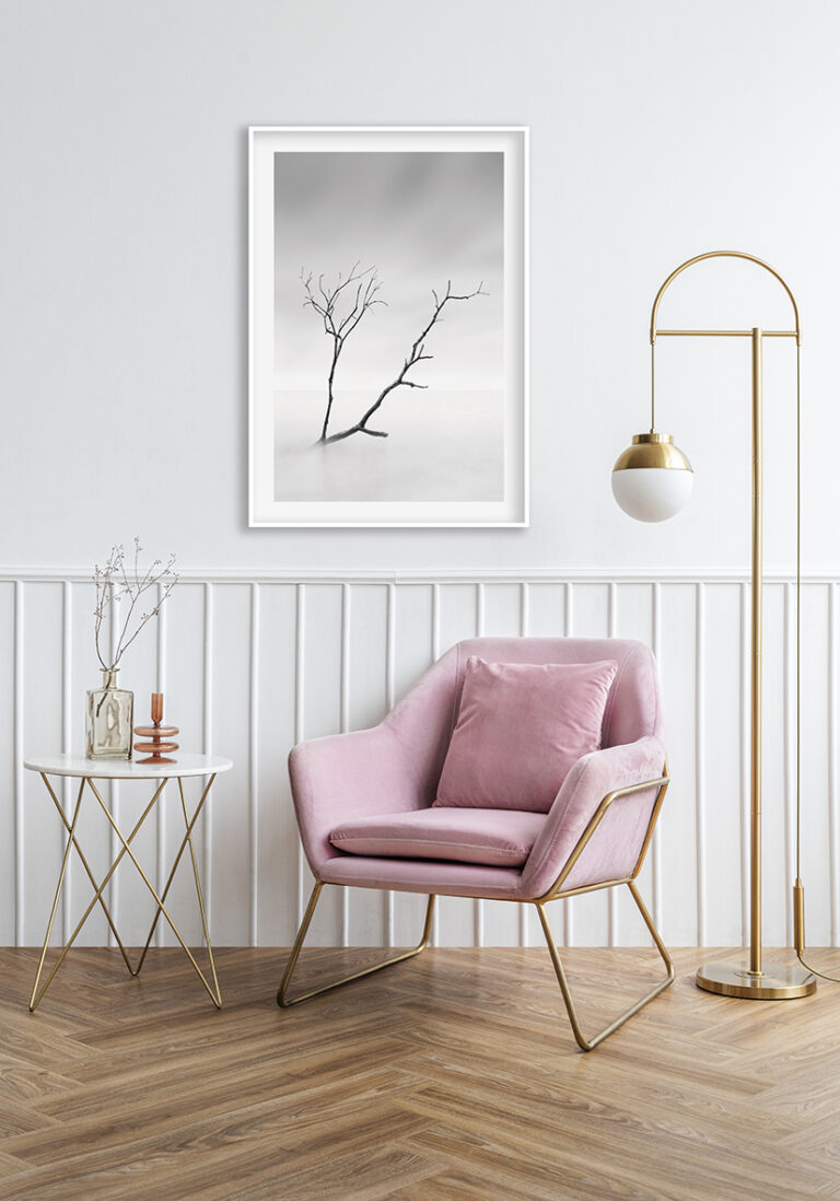 Minimalistische monochrome Kunst mit Ast