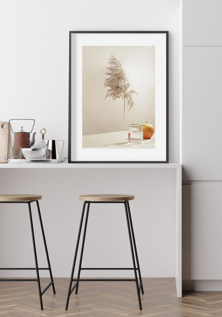 Minimalistisches Stillleben mit Apfel