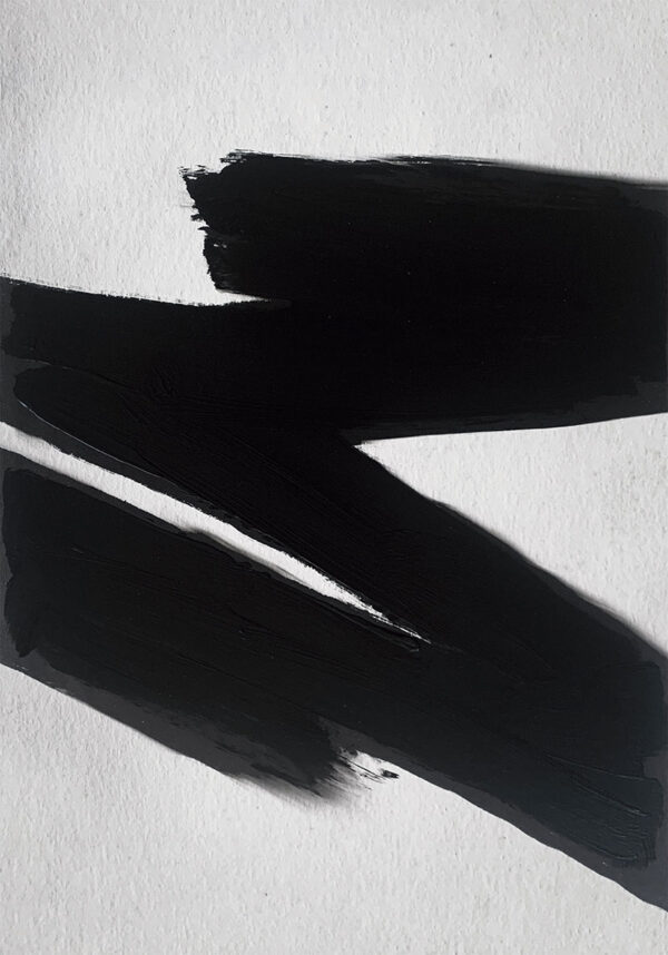 Abstrakte Kunst mit schwarzen Pinselstrichen
