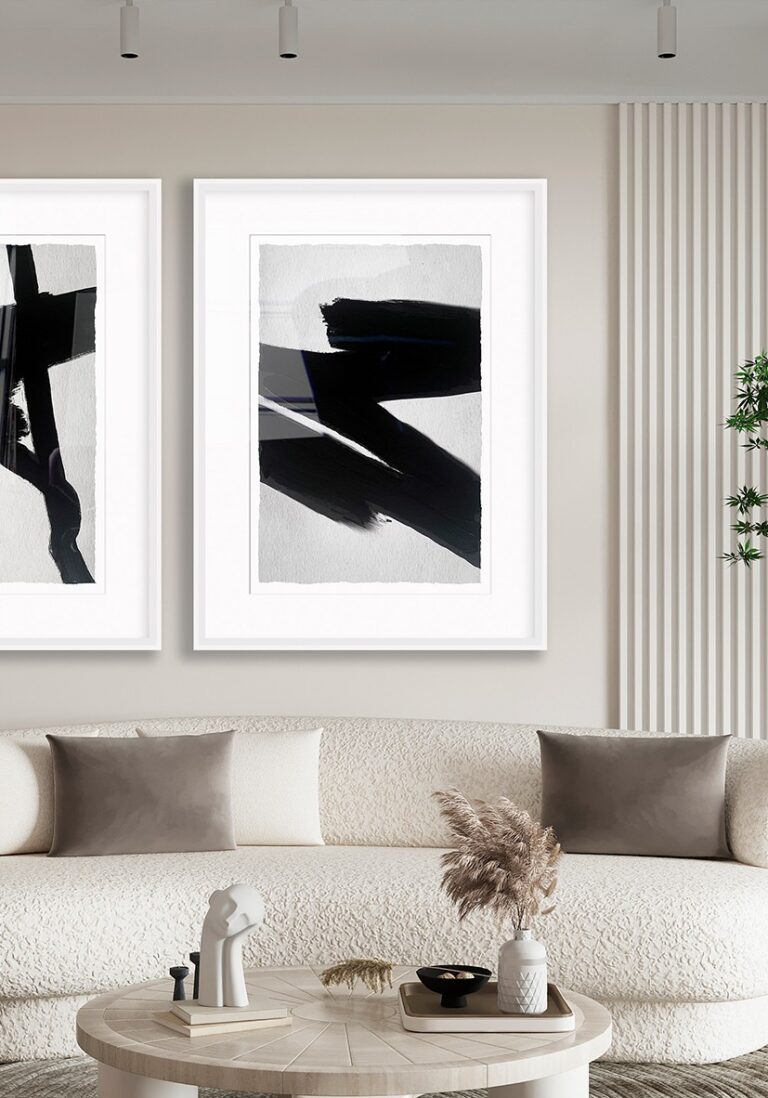 Abstrakte Kunst mit schwarzen Pinselstrichen