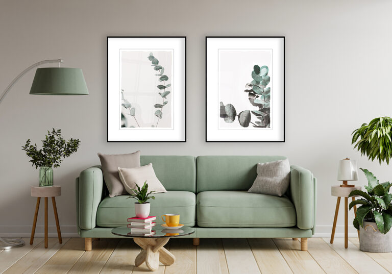 Minimalistisches Arrangement aus Eukalyptuszweigen