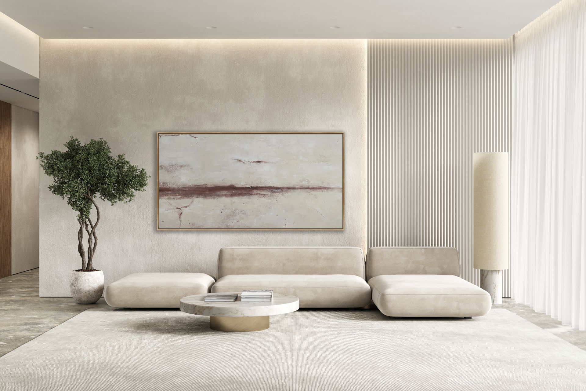 Wohnzimmer mit abstraktem Werk in Sandtönen über dem Sofa